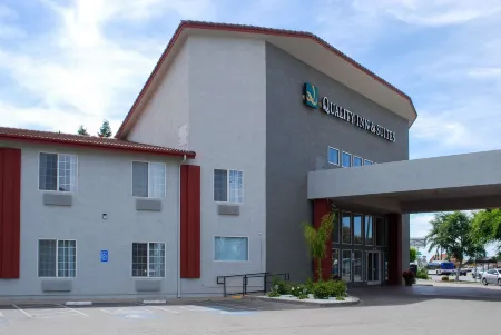 Quality Inn & Suites Fresno Northwest Отели рядом с достопримечательностью «Deran Koligian Stadium»