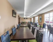 Comfort Inn & Suites Airport North - breakfast