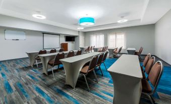 La Quinta Inn & Suites by Wyndham Orange