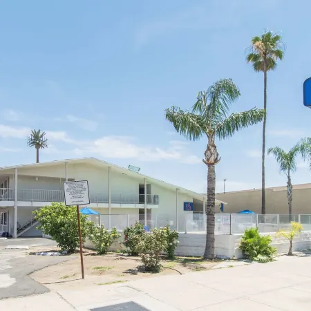 Motel 6 Bakersfield, CA - Central