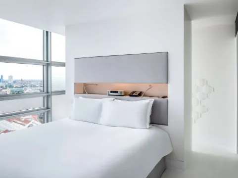 SO/ Vienna Отели рядом с достопримечательностью «Церковь Святого Петра»