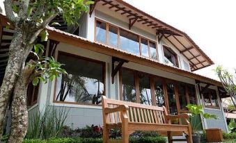 Kemboja Bed and Breakfast Cafe