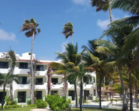 Hotel Club Akumal Caribe Hotels in Akumal