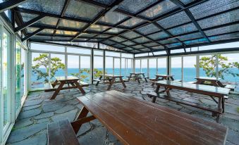 Pohang Pinewave Sea & Spa Pension