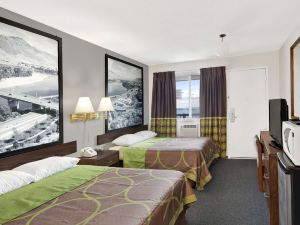 Super 8 by Wyndham Kamloops East