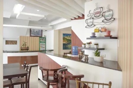 Tiptop Tower Suite Inn Отели рядом с достопримечательностью «Sisters of St Paul of Chartres Monument»