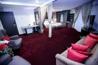 Al Khatiri Hotel فنادق في Lundang