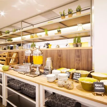 Holiday Inn LONDON - GATWICK AIRPORT by IHG