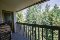 Townsend Place Condo 3 Minutes Walk to Beaver Creek VIllage by RedAwning
