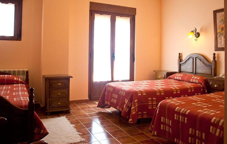 1. Hotel Ru..
