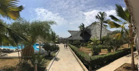 Twiga Beach Resort & Spa Отели рядом с достопримечательностью «Watamu Beach»