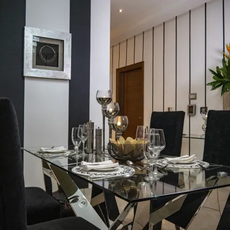 Oak Plaza Suites