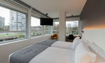 Hotel Distrito Oeste