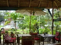 Day Night Bungalow & Bar Hotels in Khlung District