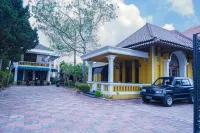 Wisma Yasmin Syariah Hotels in Garut Kota