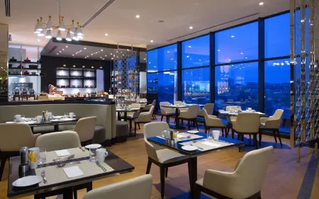 DoubleTree by Hilton Minsk Отели рядом с достопримечательностью «Белорусский государственный университет культуры и искусств»