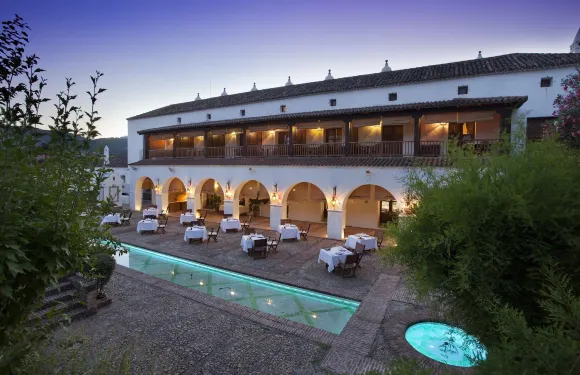 帕拉多瓜達盧佩酒店