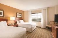 Embassy Suites by Hilton Greenville Golf Resort & Conference Center Các khách sạn gần Webster University