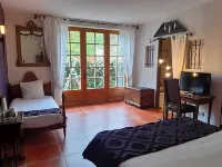 Logis Domaine de Peyrolade Hotel di Castelnau-d'Estretefonds