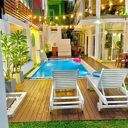 8 Plus Motels