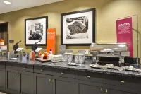 Hampton Inn & Suites Detroit/Warren - breakfast