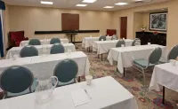 麥庫姆希爾頓歡朋旅館&套房酒店