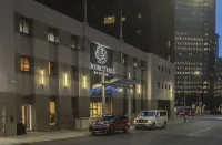 DoubleTree by Hilton Hotel & Suites Pittsburgh Downtown Hotels near Point State Park