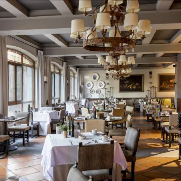 Parador de Avila Отели рядом с достопримечательностью «City Hall»