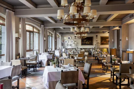 Parador de Avila Отели рядом с достопримечательностью «The Four Posts»