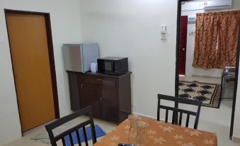 Mri Residence - Homestay in Sg Buloh with Swimming Pool - No Pork&Alcohol Allowed