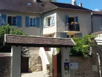 Villa de Vienne-en-Arthies Hôtels à : Bray-et-Lû