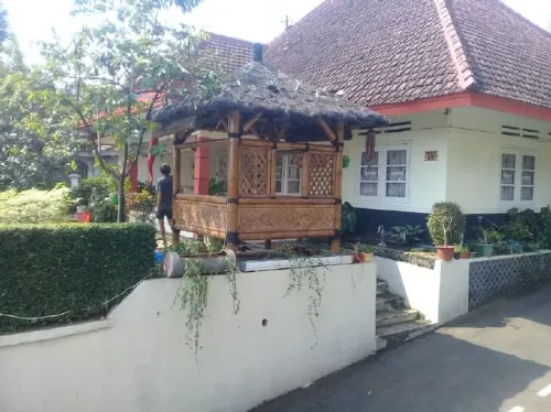 Poetri Guest House Syariah - Pensionat