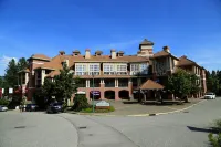 Borgata Lodge Hotels near The University of British Columbia - Okanagan Campus