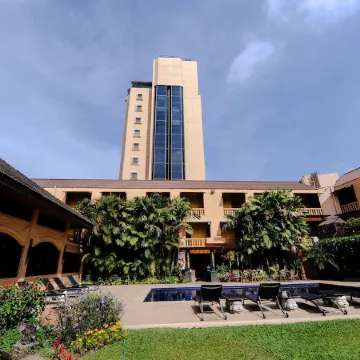 Holiday Garden Hotel & Resort Отели рядом с достопримечательностью «Ват Пратхат Дой Сутхеп»