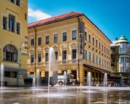 Hotel Evropa ツェリェのホテル