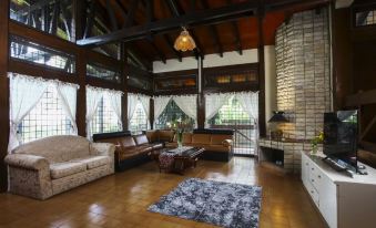 Villa Yaputra Puncak 4Br 10-Persons