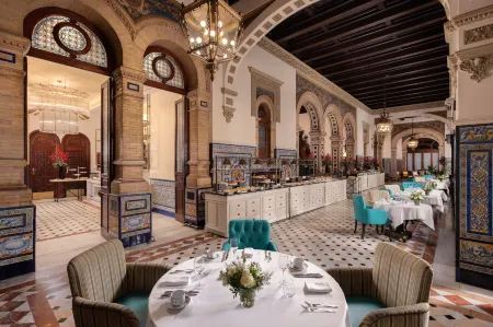 Hotel Alfonso XIII, a Luxury Collection Hotel, Seville Отели рядом с достопримечательностью «Capilla de San Jose»