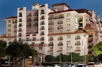 達拉斯沃斯堡國際機場南希爾頓Embassy Suites飯店 Mustangs of Las Colinas附近的飯店