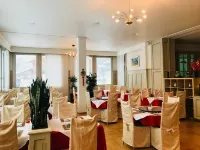 Parkhotel Bellevue Budget Hotels in Lenk