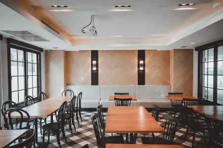 Ava Hotel Отели рядом с достопримечательностью «Wat Phra Si Rattana Mahathat»