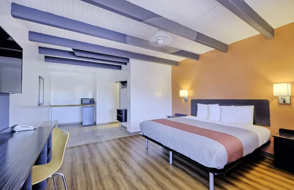 6號汽車旅館蘇利文，密蘇里州