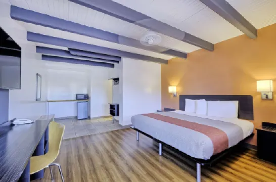 Motel 6 Sullivan MO โรงแรมใน