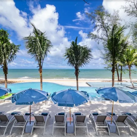 Khaolak Emerald Beach Resort & Spa Отели рядом с достопримечательностью «Каолак-Бич»