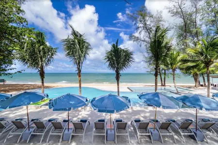 Khaolak Emerald Beach Resort & Spa Отели рядом с достопримечательностью «Khao Lak Beach»