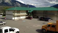 4 Pines Motel Hotel di Lillooet