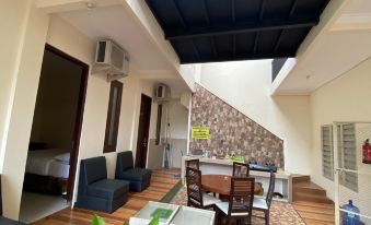 Jatiwinangun Homestay Near Gor Satria Purwoketo Mitra RedDoorz