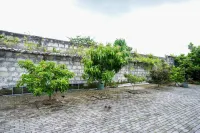 Urbanview Hotel Syariah Prambanan by RedDoorz Hotels near Sojiwan Temple