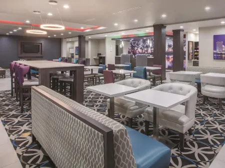 La Quinta Inn & Suites by Wyndham Lake Charles - Westlake