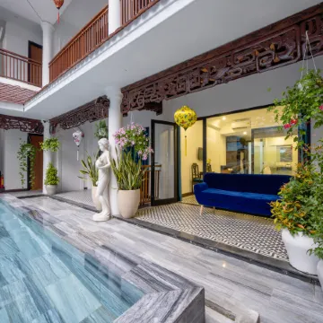 Thanh Binh Central Hotel Отели рядом с достопримечательностью «Japanese Covered Bridge»