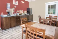 Super 8 by Wyndham Quesnel BC Hotels in Quesnel